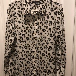 Women’s Banana Republic leopard blouse shirt size Medium M